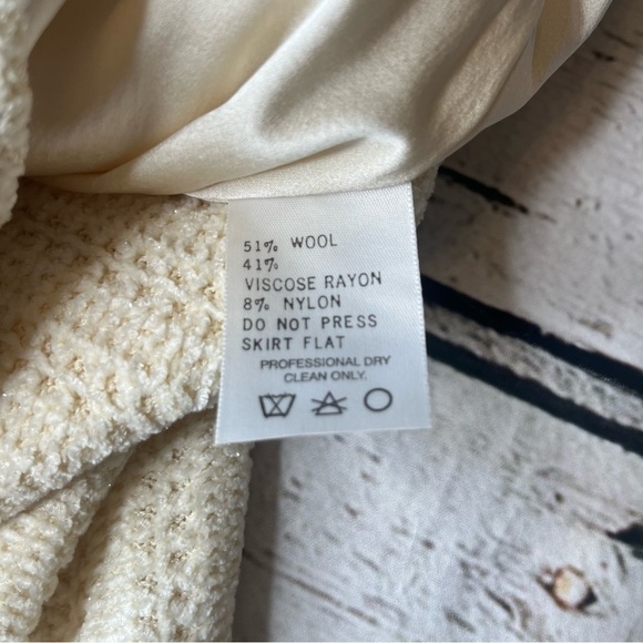 St. John Wool Blend Pencil Textured Skirt Size 8 - Picture 6 of 7